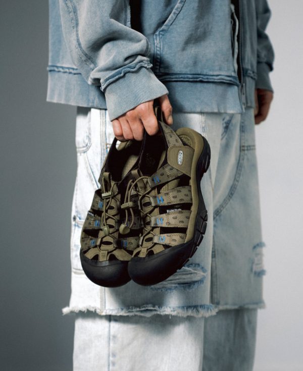 Men's Newport Retro Sandal x ??tudes Studio  |  Etudes Olive