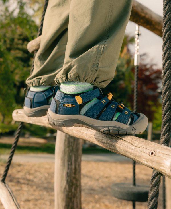 Big Kids' Newport H2 | Naval Academy/Keen Yellow